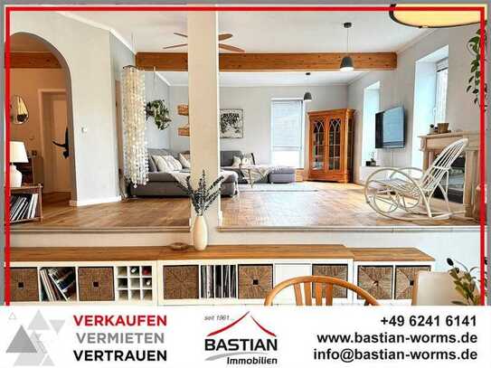 Haus im Haus: 183 m² Wfl. - 2 Terrassen - mediterraner Garten mit Hot Tub - Stellplatz - Westhofen!