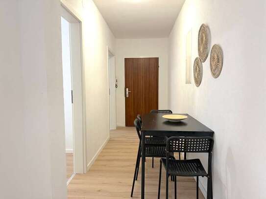 Furnished ROOM in a 5-persons-shared-apartment foundation! Bezauberndes WG-Zimmer in Nied