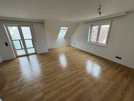 Exklusive, modernisierte 4,5-Z Maisonette Wohnung mit Balkon und EBK in Pfersee/ HBF/ Wertach