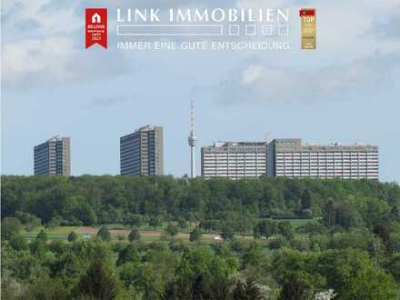 S-Asemwald: Frisch sanierte 2,5-Zimmer-Wohnung mit Balkon und TG-Stellplatz