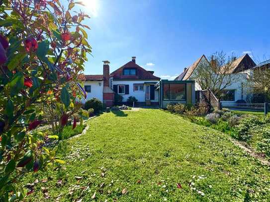 Charmantes freistehendes Einfamilienhaus mit großem Grundstück & Neubaupotenzial in Römerberg