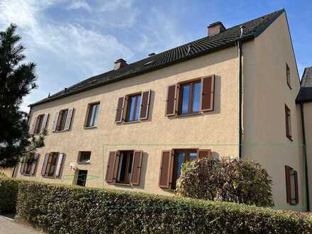 Erdgeschoß Ost/West orientierte Wohnung mit 4 Räumen & Einbauküche in Ingolstadt Süd