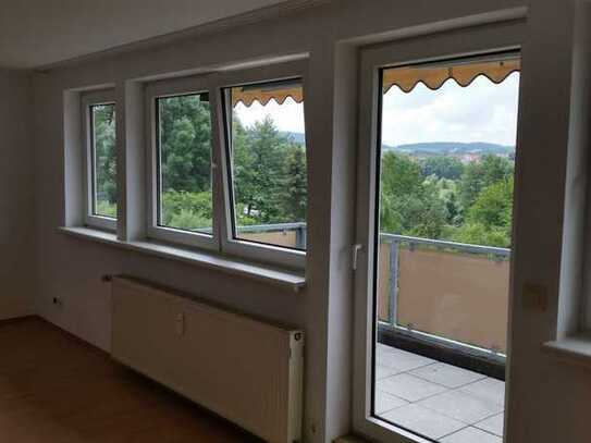 Schöne Dachgeschosswohnung mit Südbalkon ab Juni
