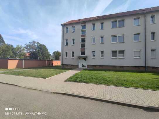 Wir renovieren für sie!!! 2 Raum Wohnung im EG in ruhiger Lage