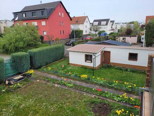 Endlich mal Garten für die Kinder! Wohnhaus mit 2 WE, Garagen, viele Wohnideen sind hier möglich!!