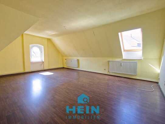 Zentrumsnah und unter dem Dach - helle 2-Raumwohnung in Aue