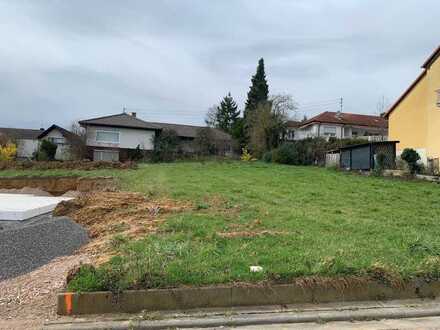 Bauplatz mt Baugenehmigung für ein Dreifamilienhaus