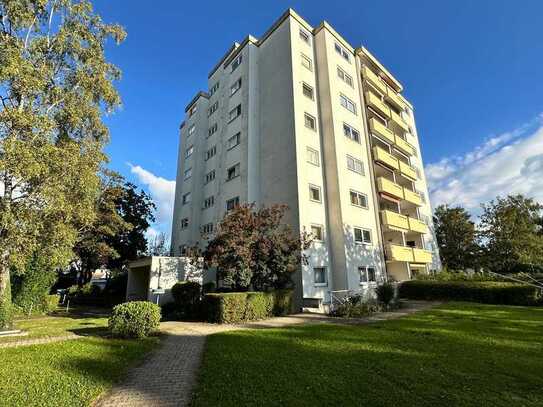 TOLLE WEITSICHT! Geräumige 3 1/2-Zi.-Wohnung mit Balkon, Aufzug und TG