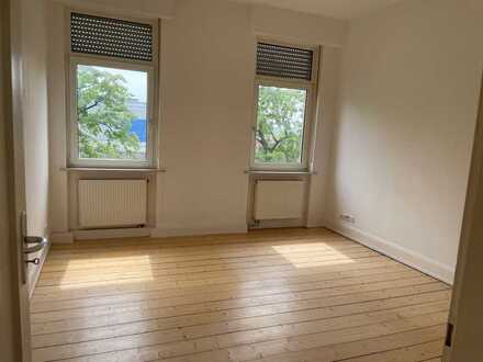 Neckarblick! Komplett sanierte 4 ZKB mit original Dielenböden und Wohnküche in stilvollem Altbau!