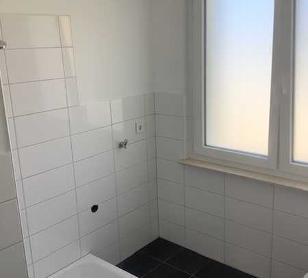 Sanierte und gemütliche 2 Zimmer-Wohnung mit großem Balkon in Baumheide / Freifinanziert