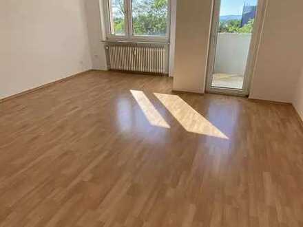Großzügig geschnittene 2 Zimmer-Wohnung in Dreieichenhain