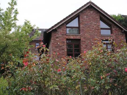 Imposanter Gebäudekomplex (Landhaus) in perfekter Lage in Mettmann mit dem Baugrundstück