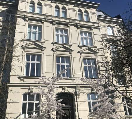 Erstbezug: Großzügige 5,5-Zimmer Altbauwohnung mit Wintergarten in Berlin Tiergarten