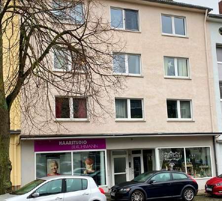 zentrale und helle Wohnung mit kleinem Balkon