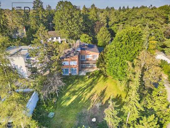 Rarität in einer der besten Lagen von Baldham - Architekten-Villa mit großem Südgarten