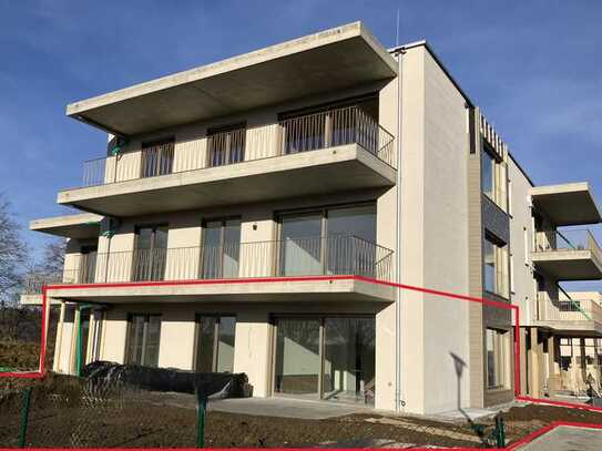 Hochwertige 3,5 Zimmer-Wohnung mit Terrasse und Garten