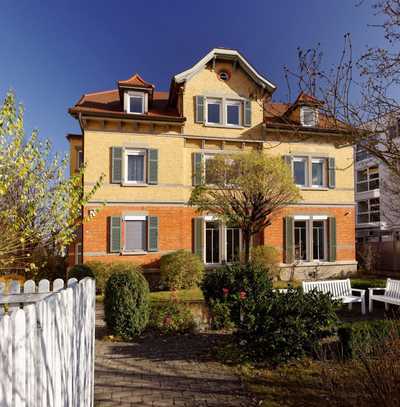 Wunderschöne 5-Zimmer-Altbau-Wohnung mit Balkon in bester Innenstadtlage in Schorndorf am Schloss