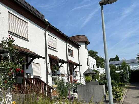 Bezauberndes Reihenhaus m. 2 Balkonen, Dachterrasse, Gartenterrasse und herrlichem Gartenbereich