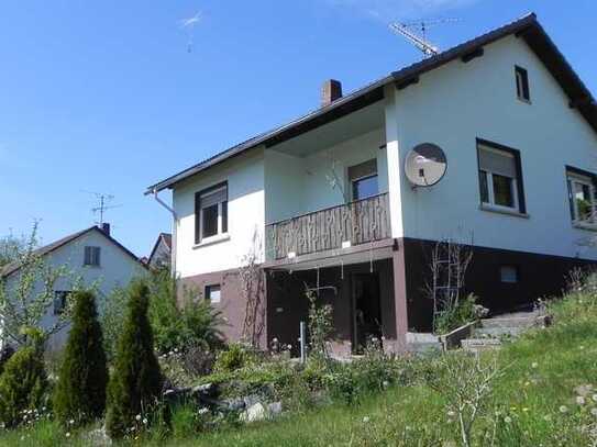 Kleines Einfamilienhaus mit tollem Blick ins Grüne.