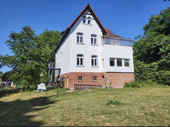 Vollständig renovierte 3-Zimmer-Wohnung mit Balkon und Einbauküche in Taunusstein.