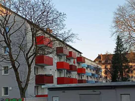 4-Zimmer-Wohnung mit Balkon und EBK in Köln Neuehrenfeld