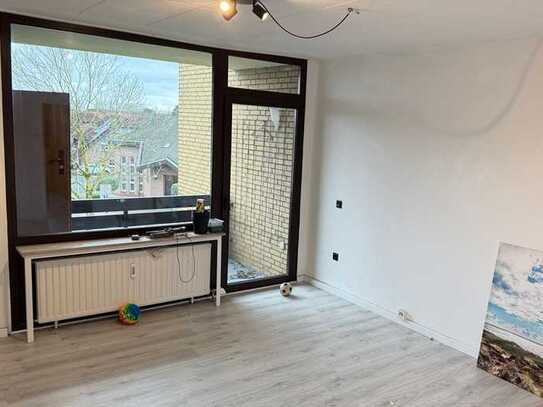 Helle freundliche 2-Zimmer-Wohnung mit Balkon zu vermieten