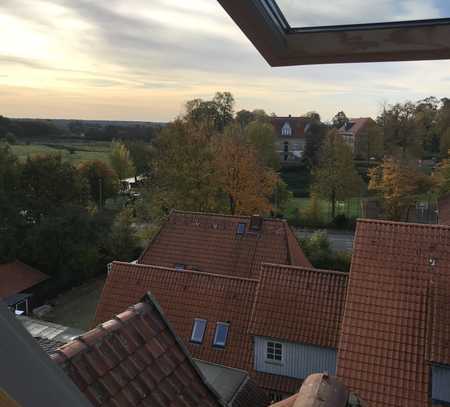 Dachgeschosswohnung über zwei Etagen mit traumhaften Ausblick. Provisionsfrei.