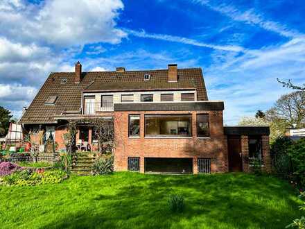 Freistehendes Einfamilienhaus mit Einliegerwohnung und großem sonnigen Garten in Stadtwaldnähe