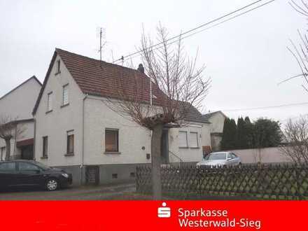 ZENTRALE LAGE UND MIT NEBENGEBÄUDE!!! - Haus mit Charme und Potential!