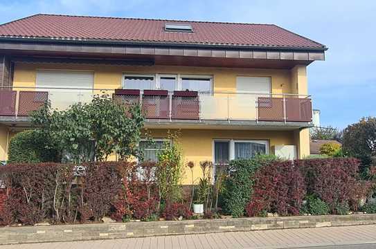 Schönes 2- bis 3-Familienhaus mit 2 Garagen