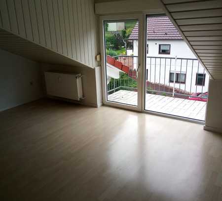 Renovierte 3-Zimmer-Dachgeschosswohnung mit Balkon in Münchweiler an der Rodalb