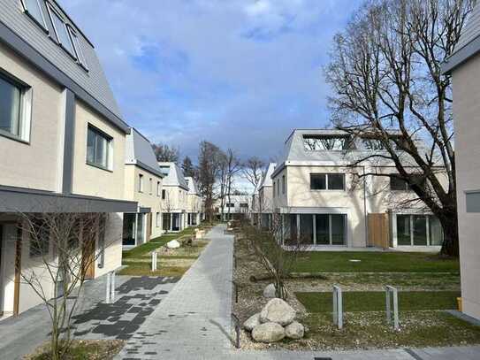 Großzügiges und modernes Reihenmittelhaus (KfW-55) in Bestlage Neubiberg (Erstbezug)