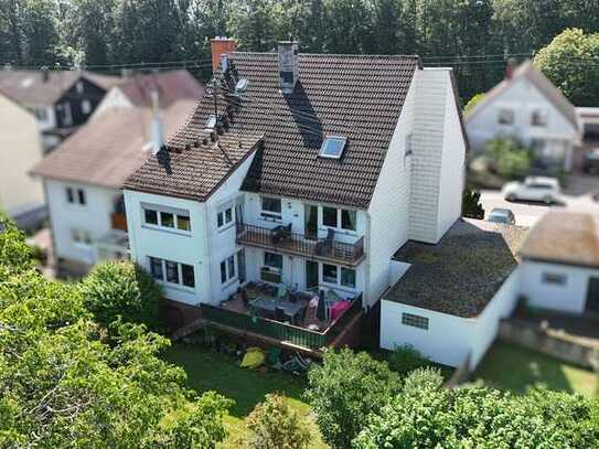 +++ In hervorragender Lage: 3-Familienhaus mit Garten, Terrasse, Balkon, Garage, Stellplatz – komple