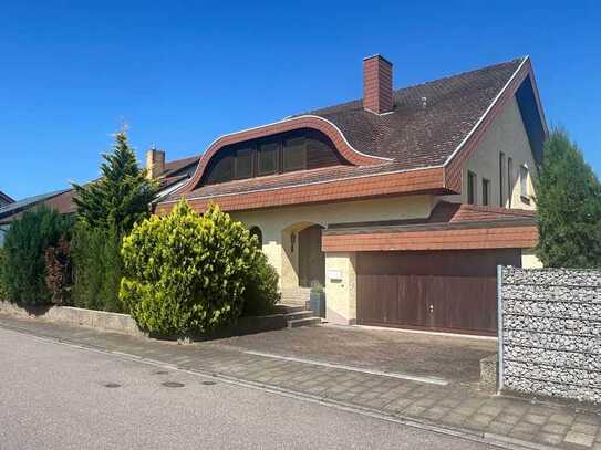 Großzügiges Einfamilienhaus mit Doppelgarage in gefragter Lage von St. Leon