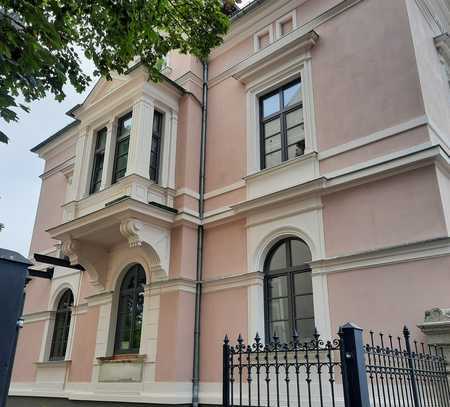 4 Zimmer 135 m²-herrlicher Ausblick + stilvolles Wohnen in historischer Stadtvilla - TOP Zentrum *