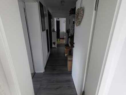 *Provisionsfrei* *Schöne renovierte Wohnung mit drei Zimmern zum Kauf in Großbettlingen