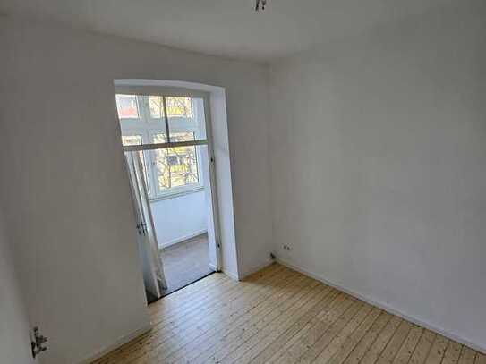 950 € - 85 m² - 2.0 Zi.