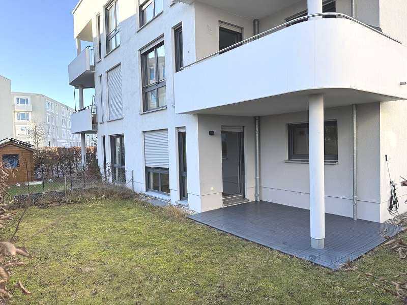 B.J.-2015 / Ab sofort frei! / 3-Zi.-Wohnung mit sonniger Terrasse in ruhiger, grüner Wohnlage!