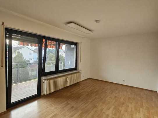 Hell, Schön, Großzügig – 3-Zimmer-Wohnung mit großem Balkon und Gartenblick !