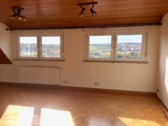 Helle 2-Zi.-DG-Wohnung mit Einbauküche und Aussicht in Weissach