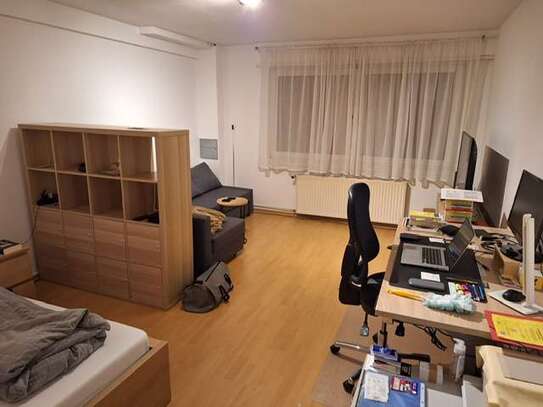 Schöne, geräumige ein Zimmer Wohnung in Mannheim Innenstadt