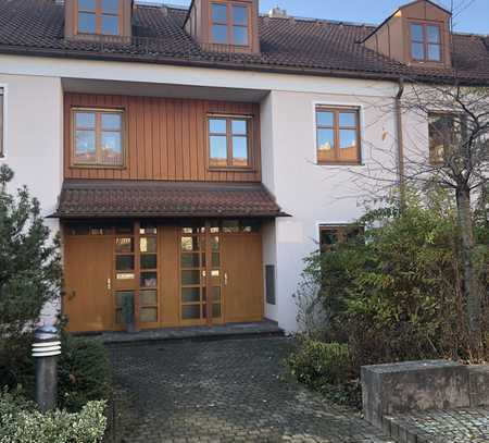 Ruhiges 5,5 Zimmer- Reihenmittelhaus im Zamilapark in München