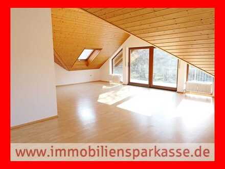 Hell, freundlich, mit großem Balkon und Garage!