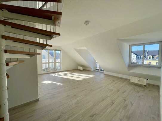 Maisonette 2-RWG im 2./3.OG mit Laminat, EBK, 3 Balkonen & TG-Stellplatz in zentraler Lage!