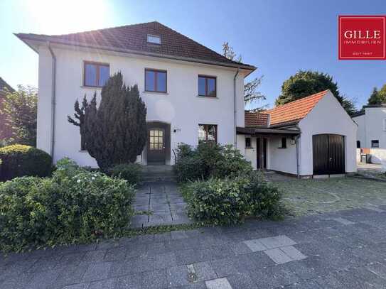 Freistehende große Villa mit 8 Zimmern, Garten, Garage, Praxisfläche und zusätzlichem Bauplatz