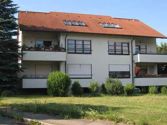 Schöne 3,5 Zimmer-Wohnung in Ofterdingen mit Balkon, Garage und Stellplatz