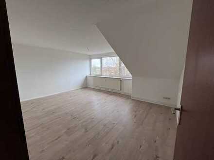 Ruhige 2 Zimmer DG-Wohnung mit tollem Ausblick