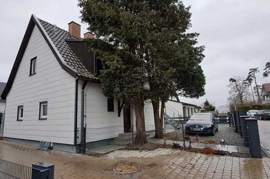 Saniertes, freistehendes Einfamilienhaus mit Garage in ruhiger Wohnlage von Waldkraiburg West!