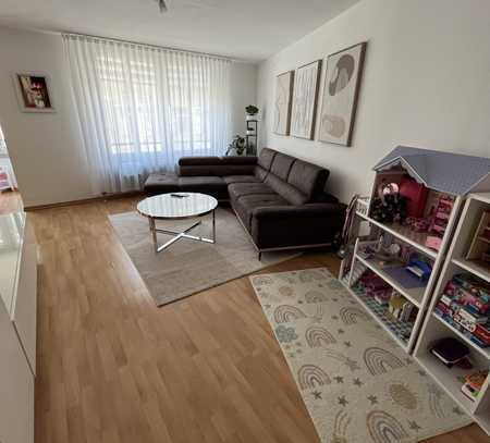 Schöne 2,5-Zimmer-Wohnung mit Terrasse und EBK