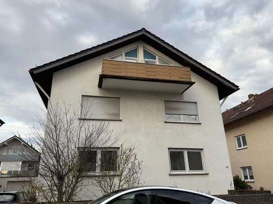 Schöne, helle und frisch sanierte 4-Zimmer-Hochparterre-Wohnung mit Balkon in Obertshausen